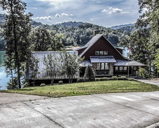 Cove Pointe Vacation Homes for sale on Norris Lake